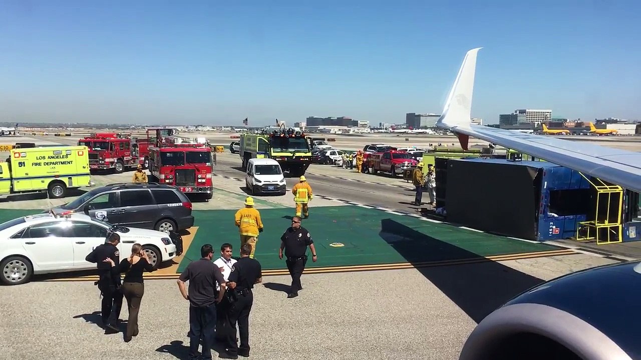 Six blessés dans une collision entre un Boeing 737 et un camion à l'aéroport de Los Angeles cette nuit