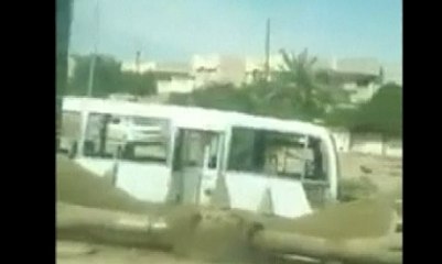 Buldoser Ini Berhasil Jinakkan Sebuah Bom Mobil di Mosul