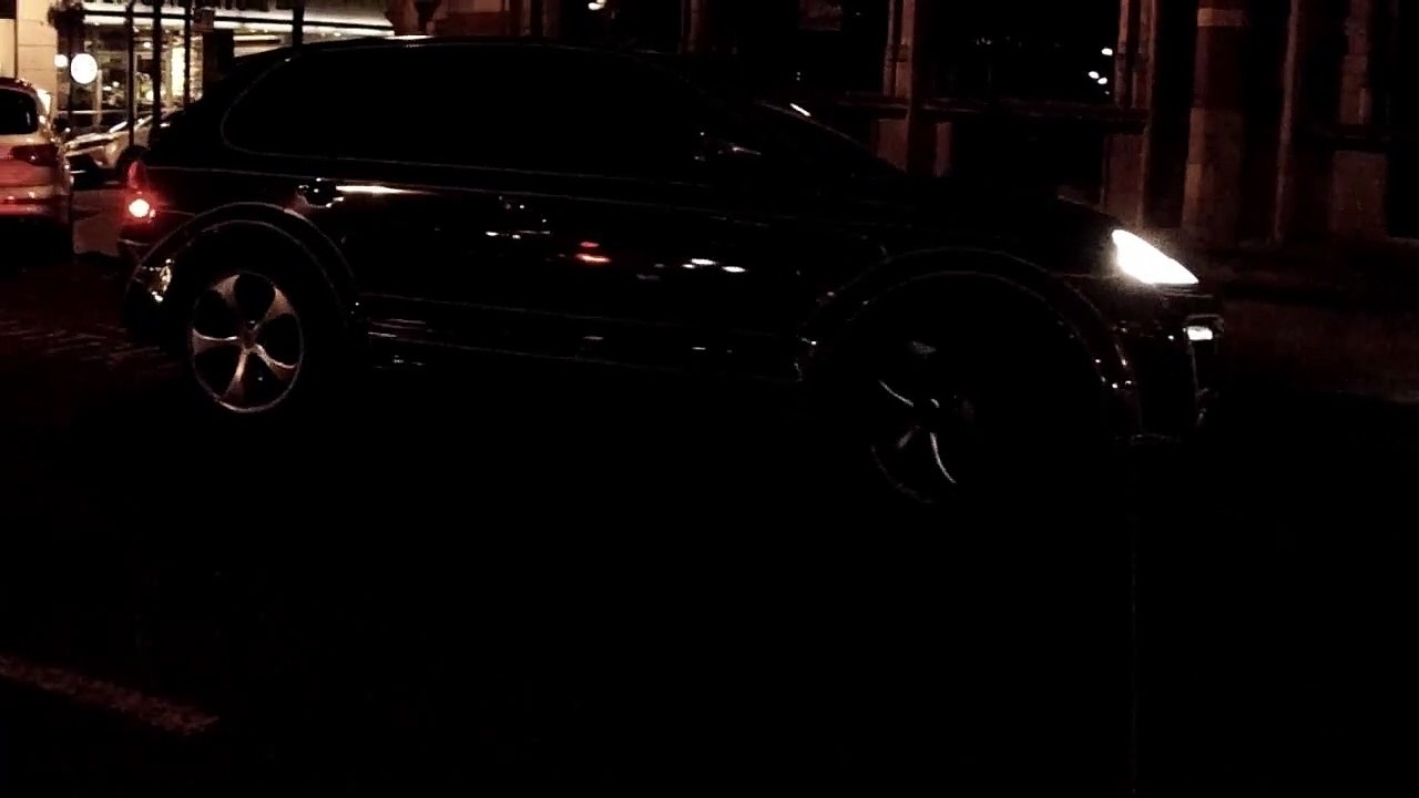 TRON PORSCHE CAYENNE ACCELERATION & REVS   BMW M6 & PORSCHE BOXTER S