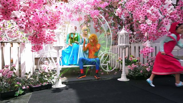 Frozen Elsa Anna Snow White Belle BALLOON POP CHALLENGE! Masha Prank Spiderman in Pool Superhero Fun