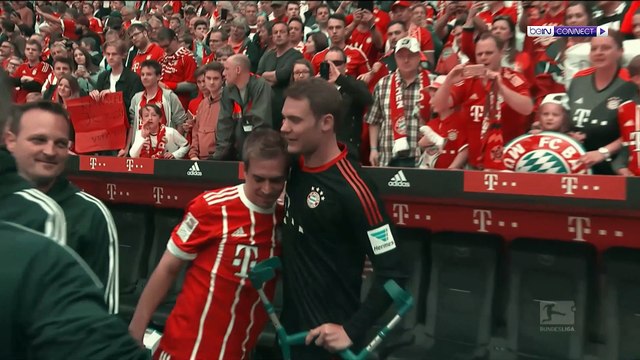 نوير توج مع بايرن ميونيخ برجل واحدة