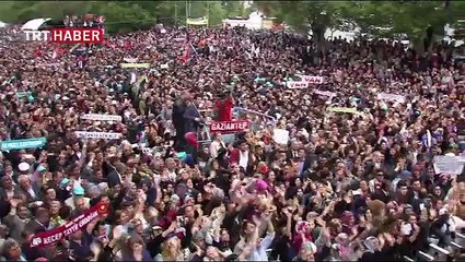 Erdoğan ilk konuşmasını kongre dışındaki kalabalığa yaptı