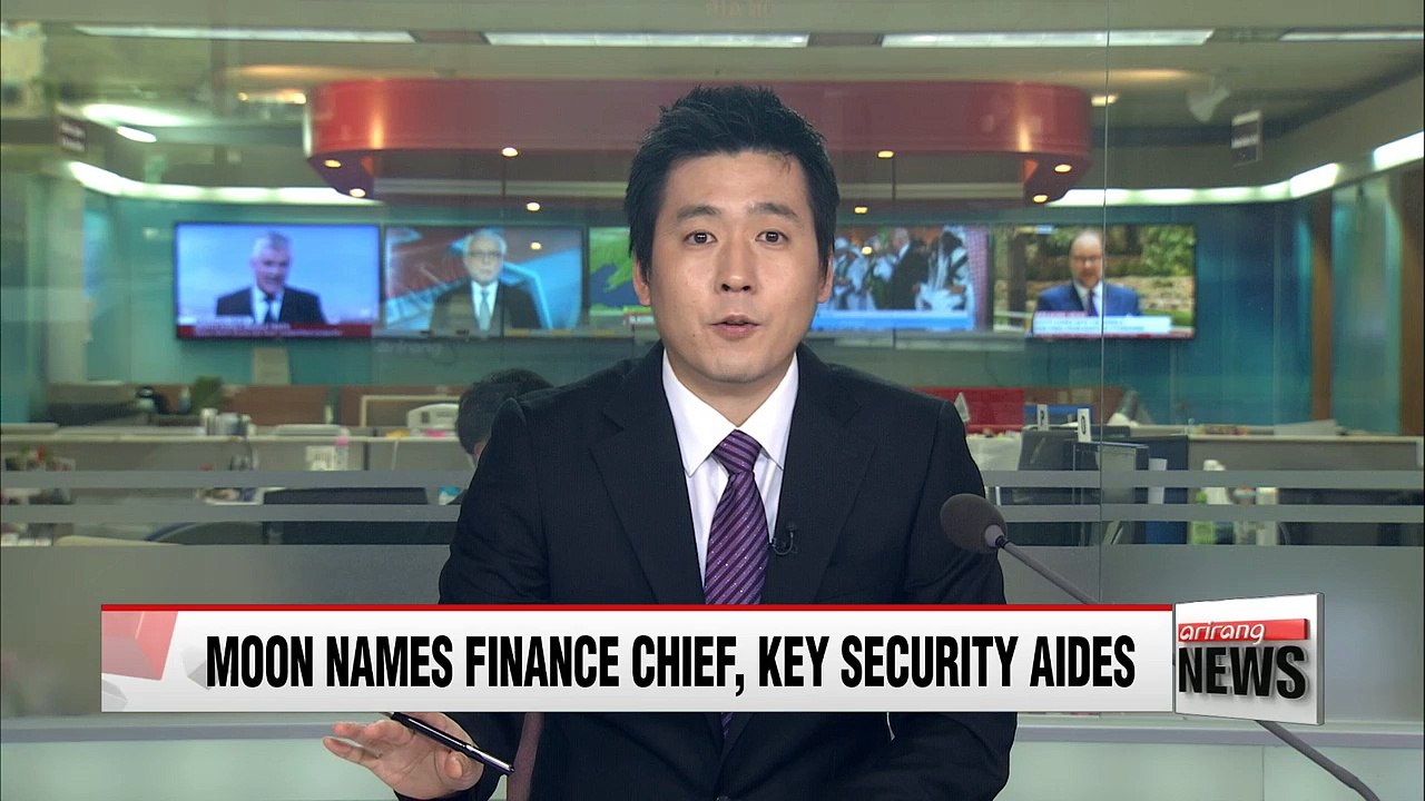 President Moon begins to name Cabinet members, key security aides