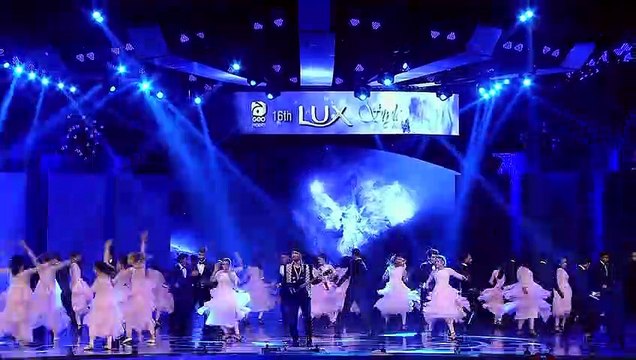 Ali Zafar Tributes To Junaid Jamshed In Lux Style Awards Show 2017