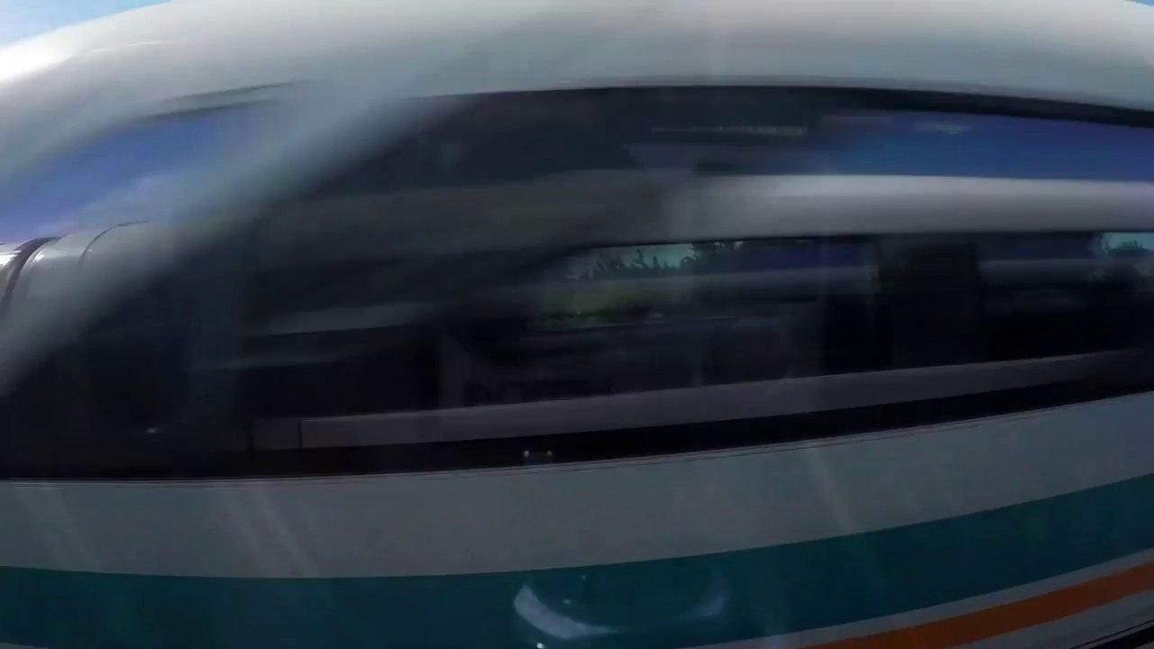 2 TGV russes se croisent à 300km/h ! Impressionnant !