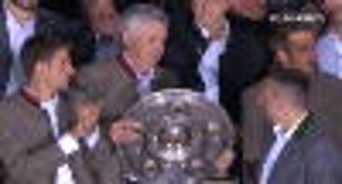 Bayern celebrate title with fans in Munich