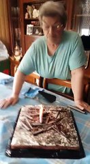 "HAPPY BIRTHDAY TO YOU", MUY MAL CANTADO POR MI HERMANA "MADE IN LESTONNAC"