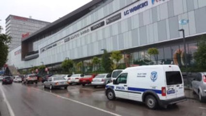 Alışveriş Merkezinde Cinayet, 18 Yaşındaki Genç Hayatını Kaybetti