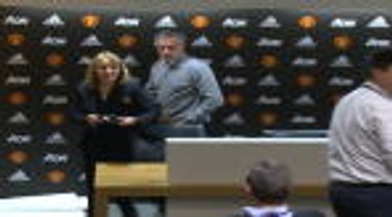 Mourinho walks out of near-empty press conference