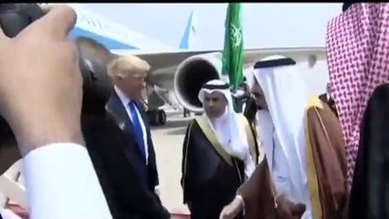 See The Dressing Of Melania Trump In Saudi Arabia