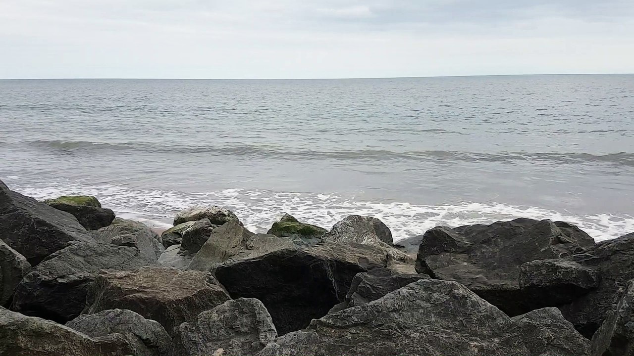 Relaxing sound of the waves at Courtown beach (Co.Wexford, Ireland)