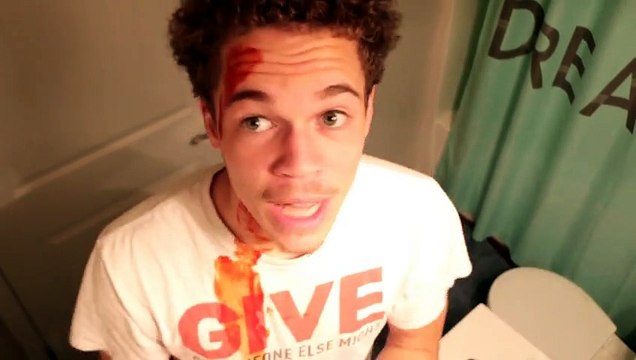 Djalit i bien të fikët në tualet, por do shokoheni me atë çfarë bëri e dashura