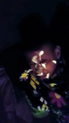 Luz baja y la pasta dental.