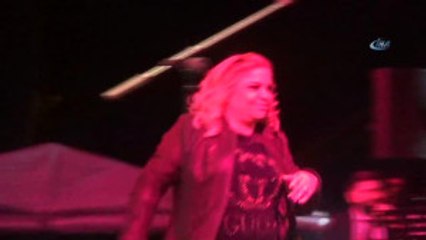 Kibariye Fenerbahçe'nin Şampiyonluk Haberini Verdi, Konsere Katılanlar Coştu