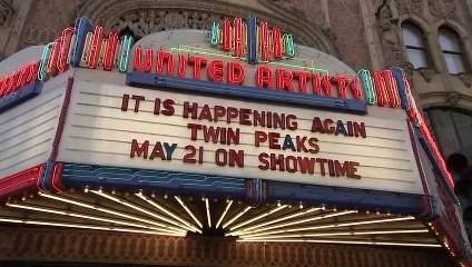 Twin Peaks cast in the dark over the plot