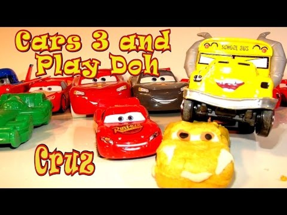 Cars 3 RC Car Cruz Ramirez Lightning Mcqueen crazy crash