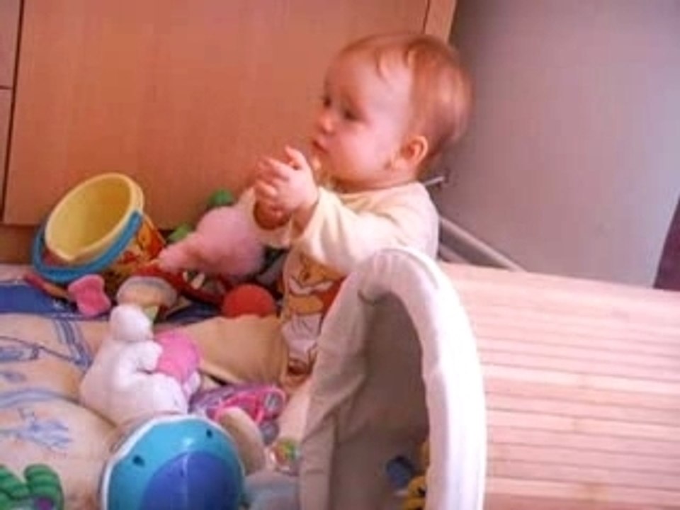 Lauryane joue et.... piaille!!!