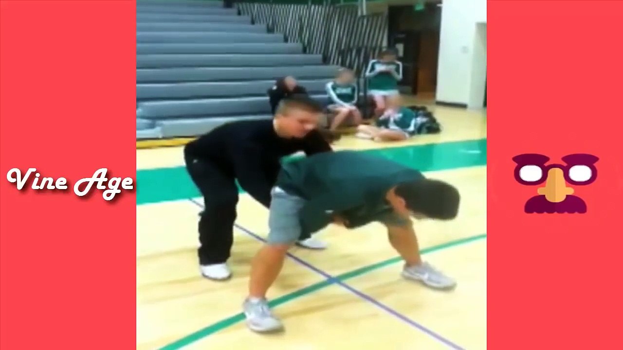 Try Not To Laugh Watching Funny Fails Video / March 2017 Pt.11 - Vine Age✔