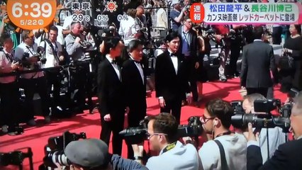 松田龍平　長谷川博己　　レッドカーペットに登場