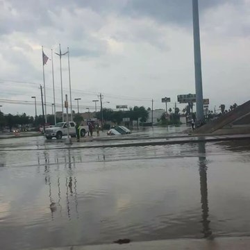 Cars Swamped by Floodwaters as Super Cell Sweeps Through Laredo