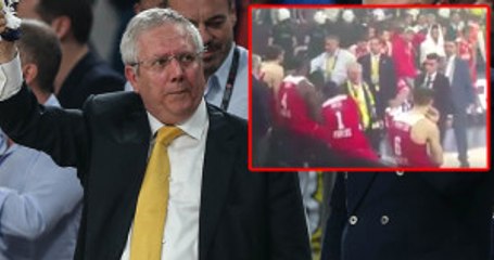 Fenerbahçe Başkanı Aziz Yıldırım, Olympiakos'lu Oyuncuları Tebrik Etti