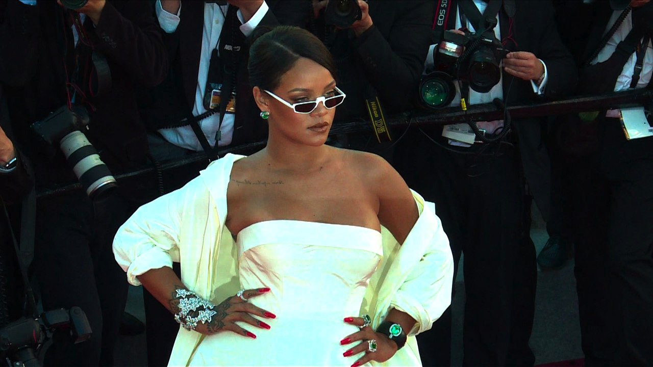 Cannes 2017 : Paillettes, plumes et décolletés sur le tapis rouge