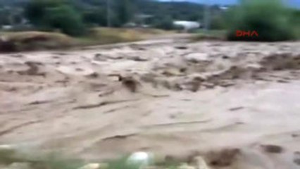 Izmir Sağanak Yağmur, Çayda Seti Yıkıp Taşkın Yarattı