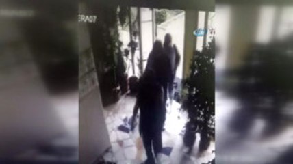 Ünlü Iş Adamının Evine Giren Hırsızlar Kamerada