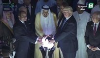 Trump, Sisi ve Kral Selman'ın 'küre' pozu olay oldu