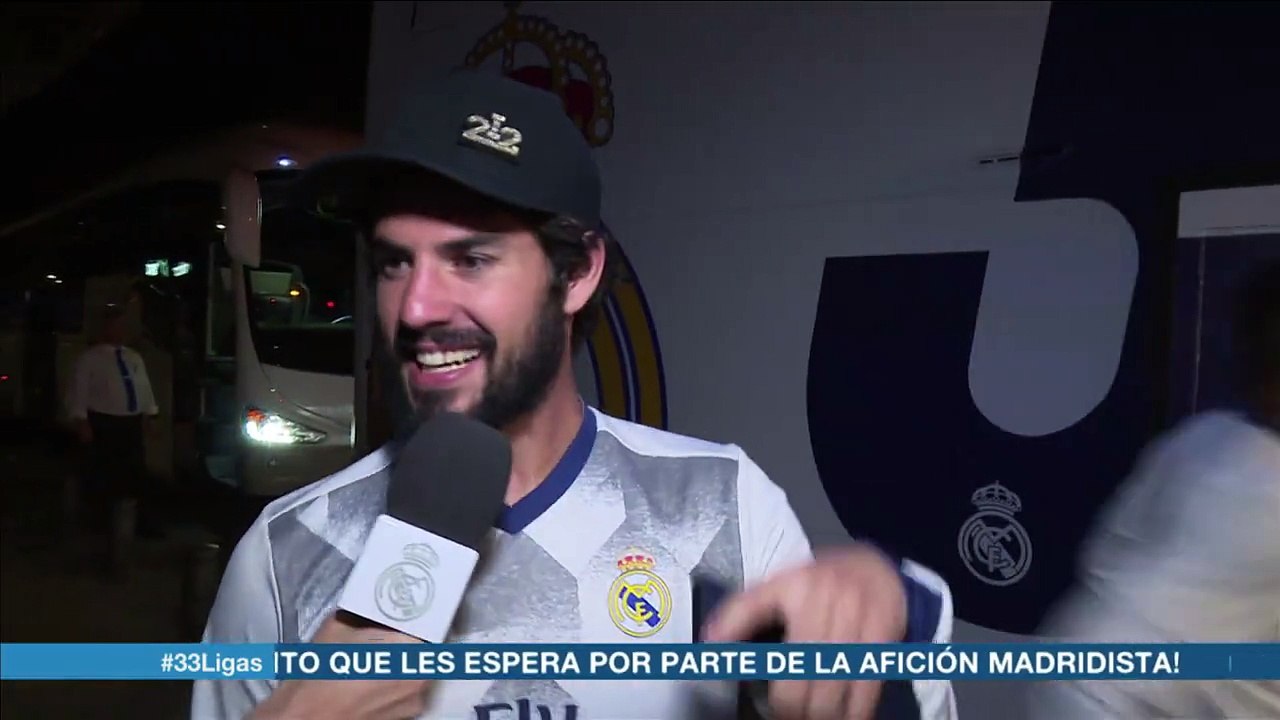 James kissing Isco