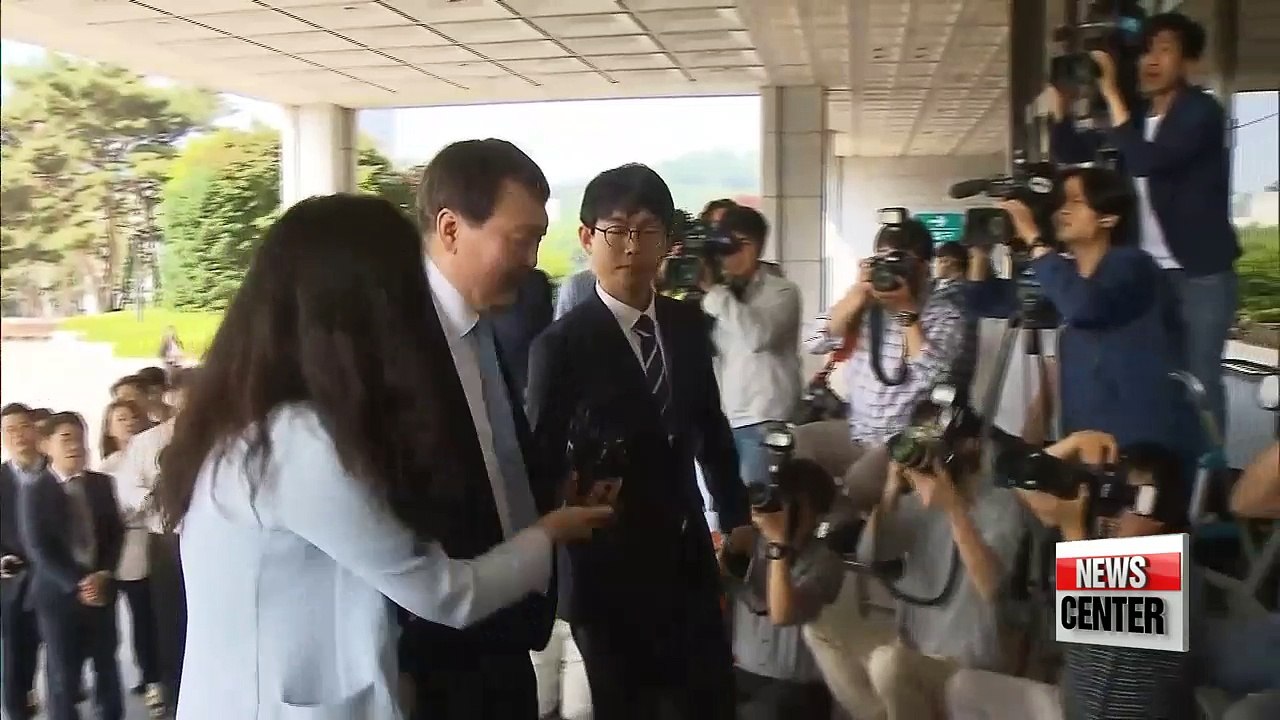 New chief of Seoul Central District Prosecutors' Office Yoon Seok-youl begins first official duty on Monday