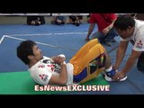 MANNY PACQUIAO COUNTS DOWN CRUNCHES IN SPANISH; FREDDIE ROACH IS IMPRESSED - EsNews EXCLUSIVE