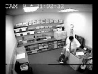 un employé qui s'amuse bien