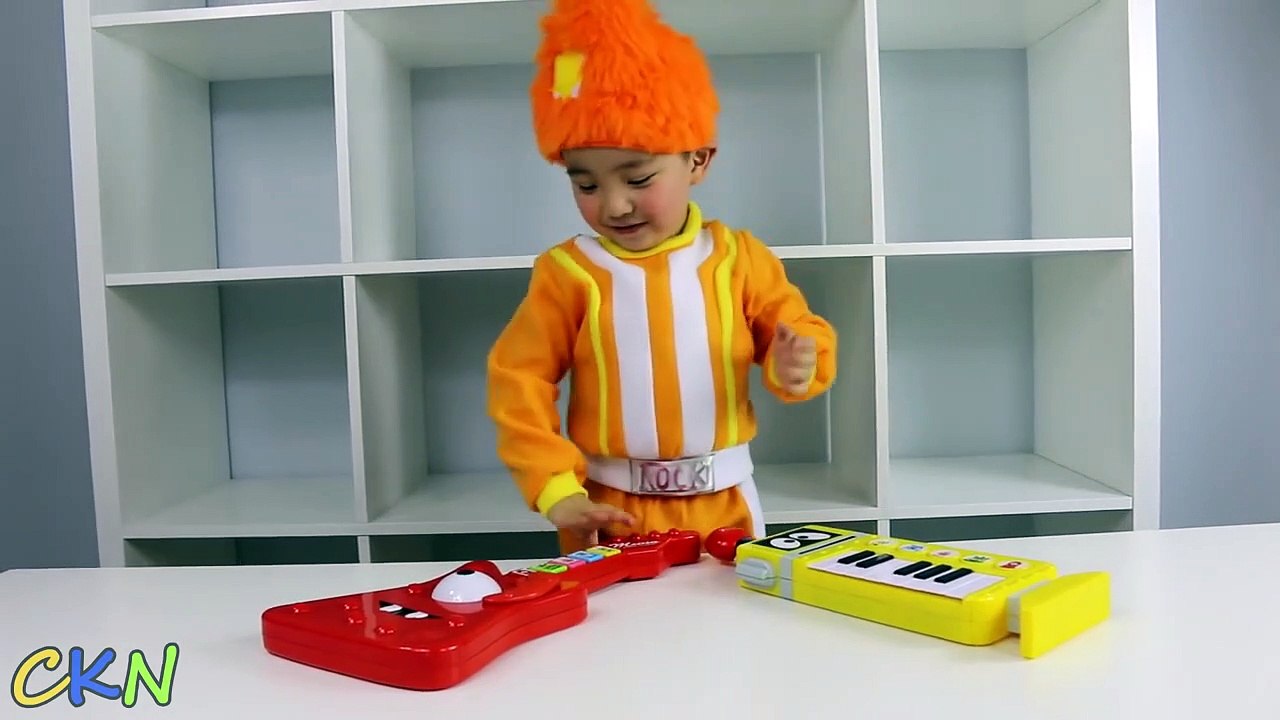 Yo Gabba Gabba Dj Lance Playing With Muno Guitar and Plex Piano Ckn Toys-dL973R1T