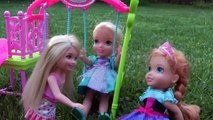 Cupcakes, Gummy bears ! Afraid of ANTS & Dogs !  ELSA ANNA Toddlers playing-qzV4