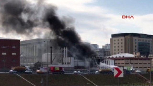 TEM Otoyolu Yanında Yağ Deposunda Yangın Çıkan Yangın Korkuttu