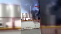 Ikitelli'de Tem Otoyolu Yakınındaki Yağ Deposunda Yangın Çıktı