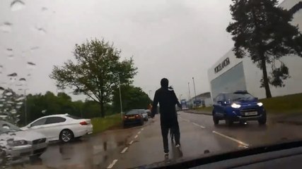 Ces jeunes vont regretter leur geste.