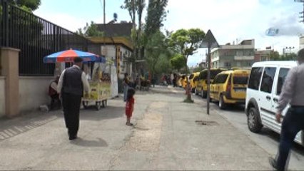 Bebeği ile Yolda Yürüyen Kadının Telefonu Çalındı