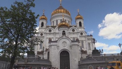 Miles de devotos ortodoxos se inclinan ante reliquia de San Nicolás en Moscú