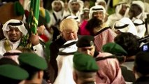 Danse du sabre, globe lumineux et contrats juteux : 5 images marquantes de la visite de Trump en Arabie saoudite