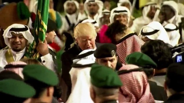 Danse du sabre, globe lumineux et contrats juteux : 5 images marquantes de la visite de Trump en Arabie saoudite