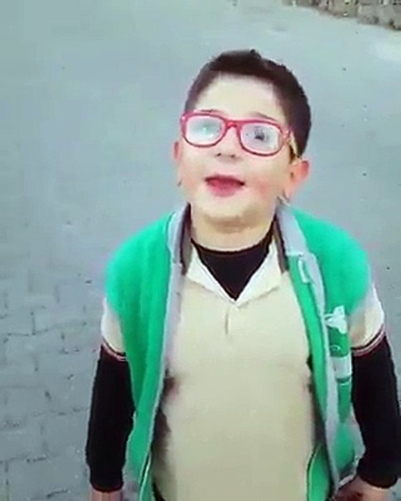 Şirin Çağla Satıcısı Çağlaya Çayla diyen çocuk Komik Video