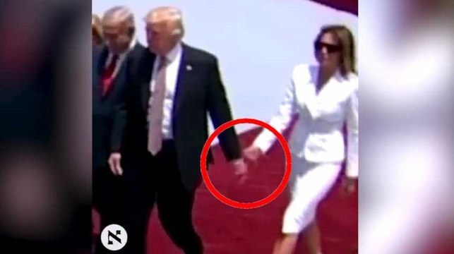 Quand Melania refuse de prendre la main de Donald Trump