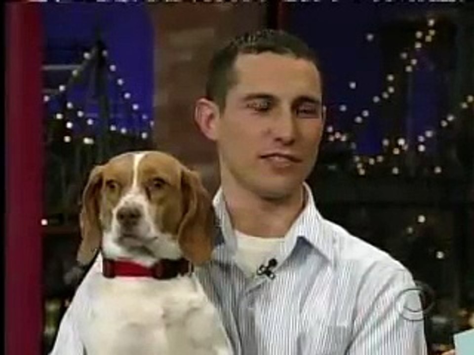 Son chien meurt en direct à la télé. Puis spectateurs explosent de rire.