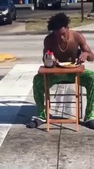 This man has just been summoned by the Tribunal for having breakfast in the middle of the road