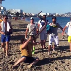 Oyuncak Yılanla Şaka