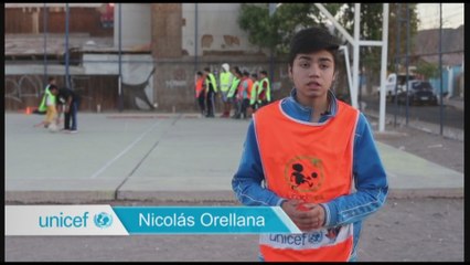 Nico corre tras un balón para alcanzar sus sueños