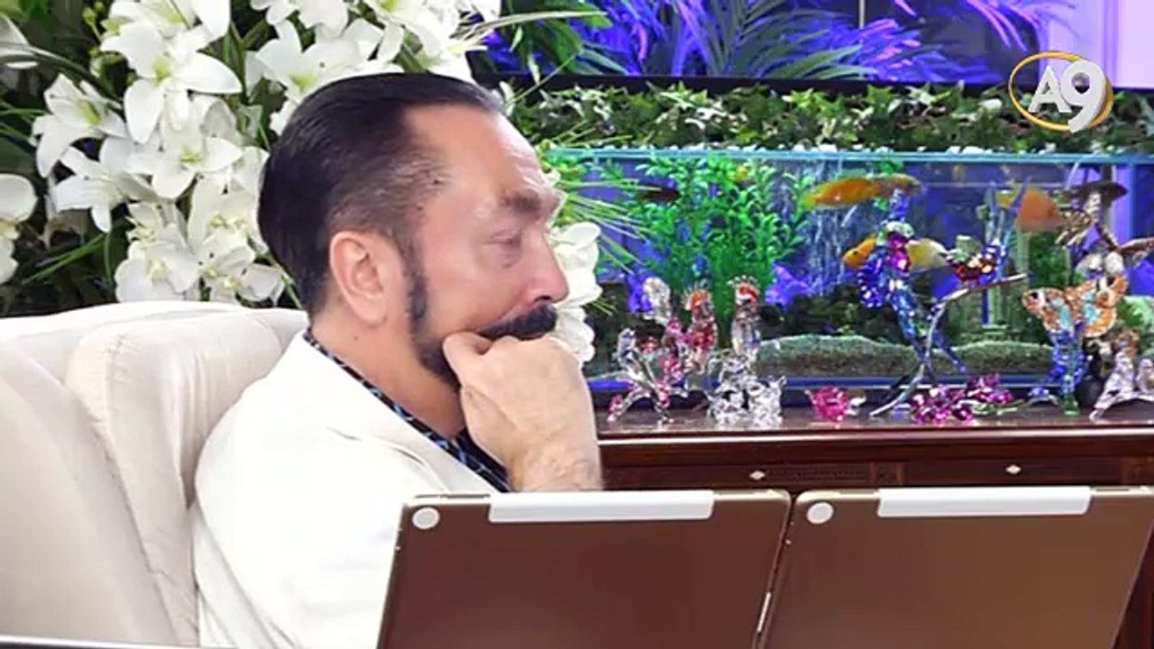 Münafıkların sözlerinin aksinde doğruluk olur, onun için münafık siyah derse beyazda hayır vardır.