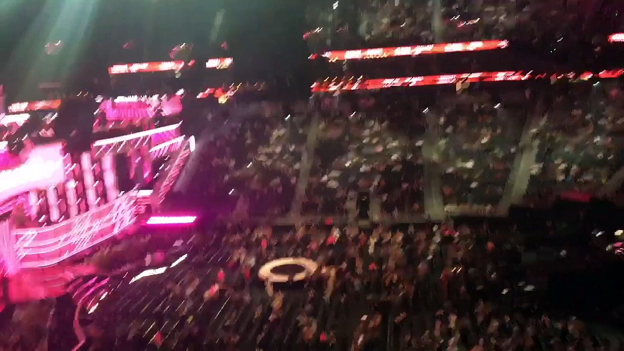 [FANCAM] BTS BILLBOARD EVERYONE STARTED SCREAMING FOR BTS WHEN THE WALKED IN